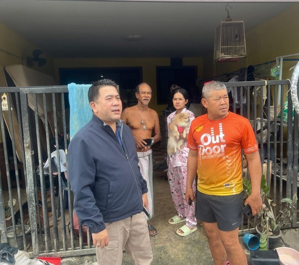 “ทินกร” จับมือ อาชีวะ ตั้งศูนย์ซ่อมสร้าง ช่วยชาวหาดใหญ่หลังน้ำลด พร้อมให้กำลังใจ ร่วมฝ่าฟันวิกฤติด้วยกัน