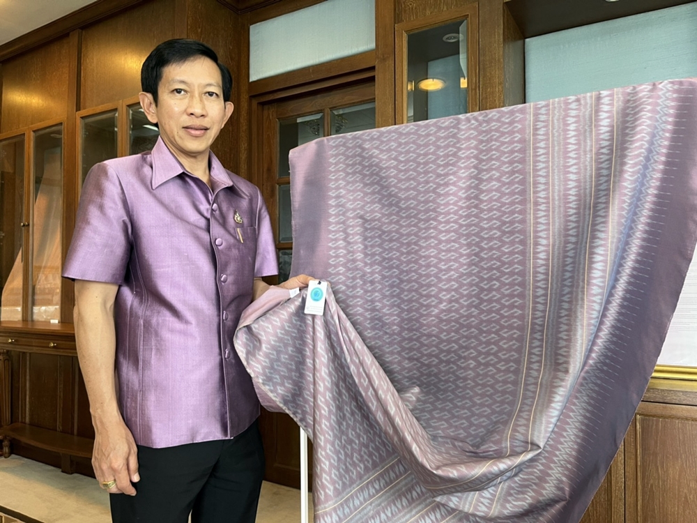 กรมหม่อนไหม หนุนผ้าไหมมัดหมี่ลาย “ขอเจ้าฟ้าสิริวัณณวรีฯ” ตัดเย็บชุดแสดงในงาน "Mercedez Madrid Fashion Week"