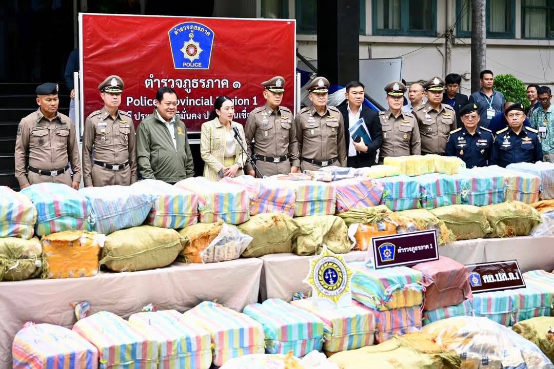 ตร.นครบาล ร่วม ตร.ภาค 1 ตร.อยุธยา สนธิกำลังบุกทลายโกดังพักยาเสพติดในพื้นที่ อ.บางไทร พบของกลางจำนวนมาก