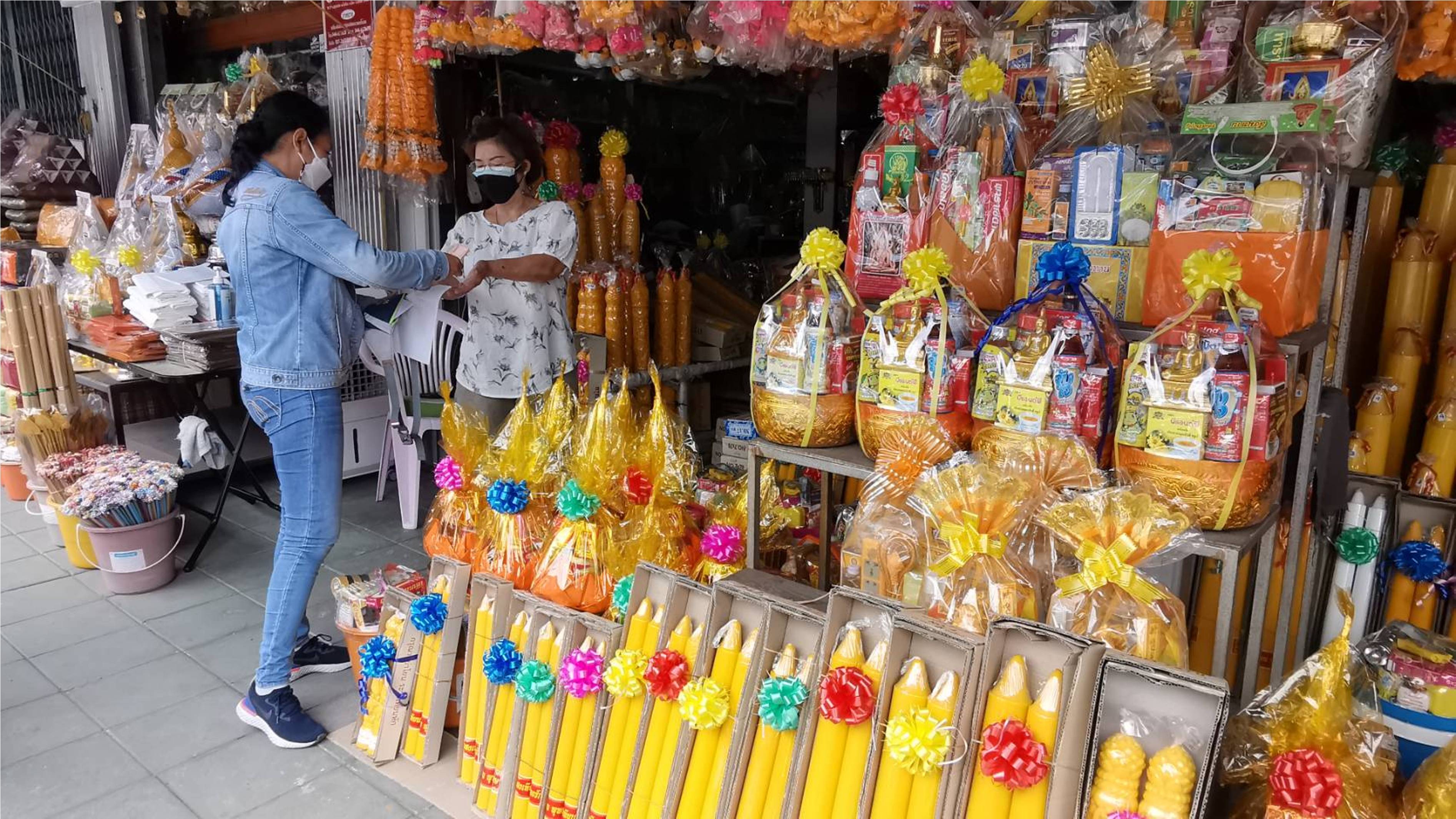 ร้านเครื่องสังฆภัณฑ์โอดยอดลดฮวบ70% พิษโควิดงดงานแห่เทียนพรรษา
