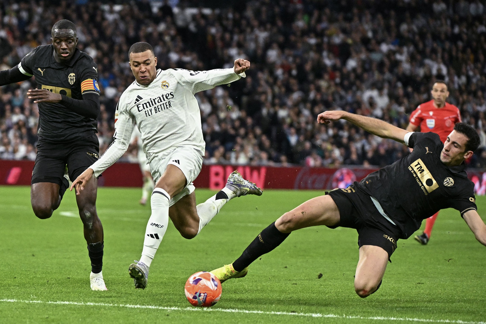 พลิกล็อค! "เรอัล มาดริด" พ่ายคาบ้าน โดน "บาเลนเซีย" บุกชนะ 2-1