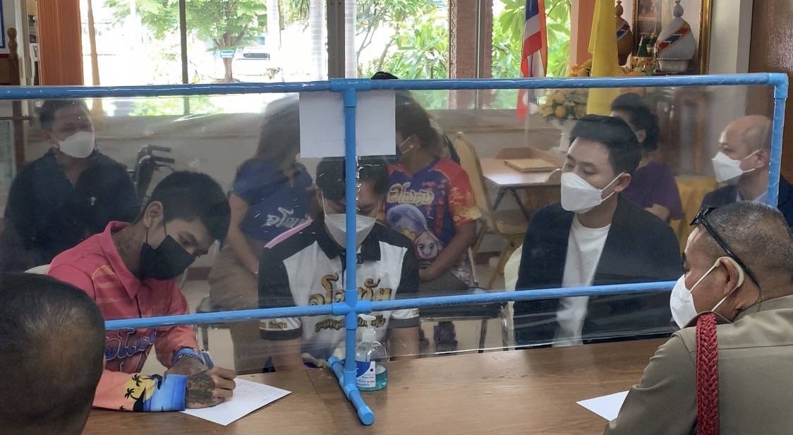 “ทนายษิทรา”บุกโรงพักปากน้ำปราณ จี้ตำรวจเร่งสางคดีกำนัน ยิงปืนหน้าโกดังบรรจุอาหารทะเลแห้ง