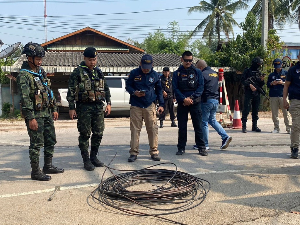 จนท.ทหาร-ตำรวจ ตรวจสอบและตัดสายสัญญาณอินเทอร์เน็ตข้ามประเทศผิดกฎหมาย 2 จุด
