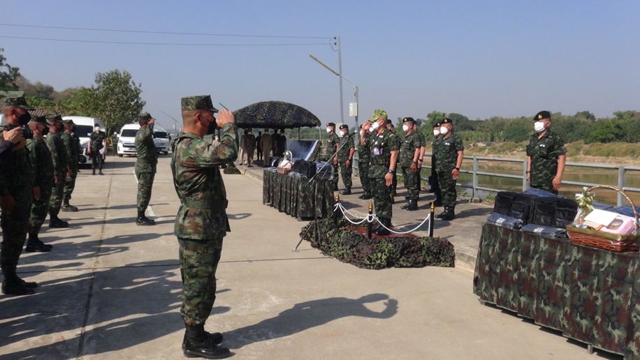 ผบ.ทบ.พร้อมคณะตรวจเยี่ยมหน่วยกำลังชายแดนในพื้นที่จังหวัดหนองคาย 