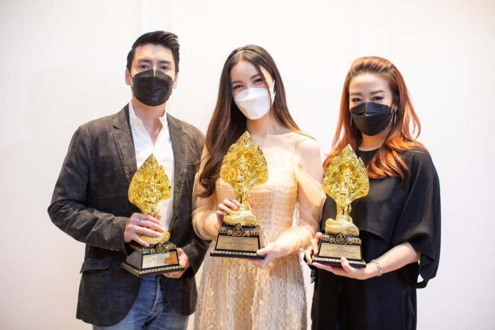 'เขตต์-มุก' คว้ารางวัลซีรี่ส์ยอดเยี่ยม ด้าน 'ชาคริต-พิ้งค์กี้' คว้านำชายหญิงยอดเยี่ยม