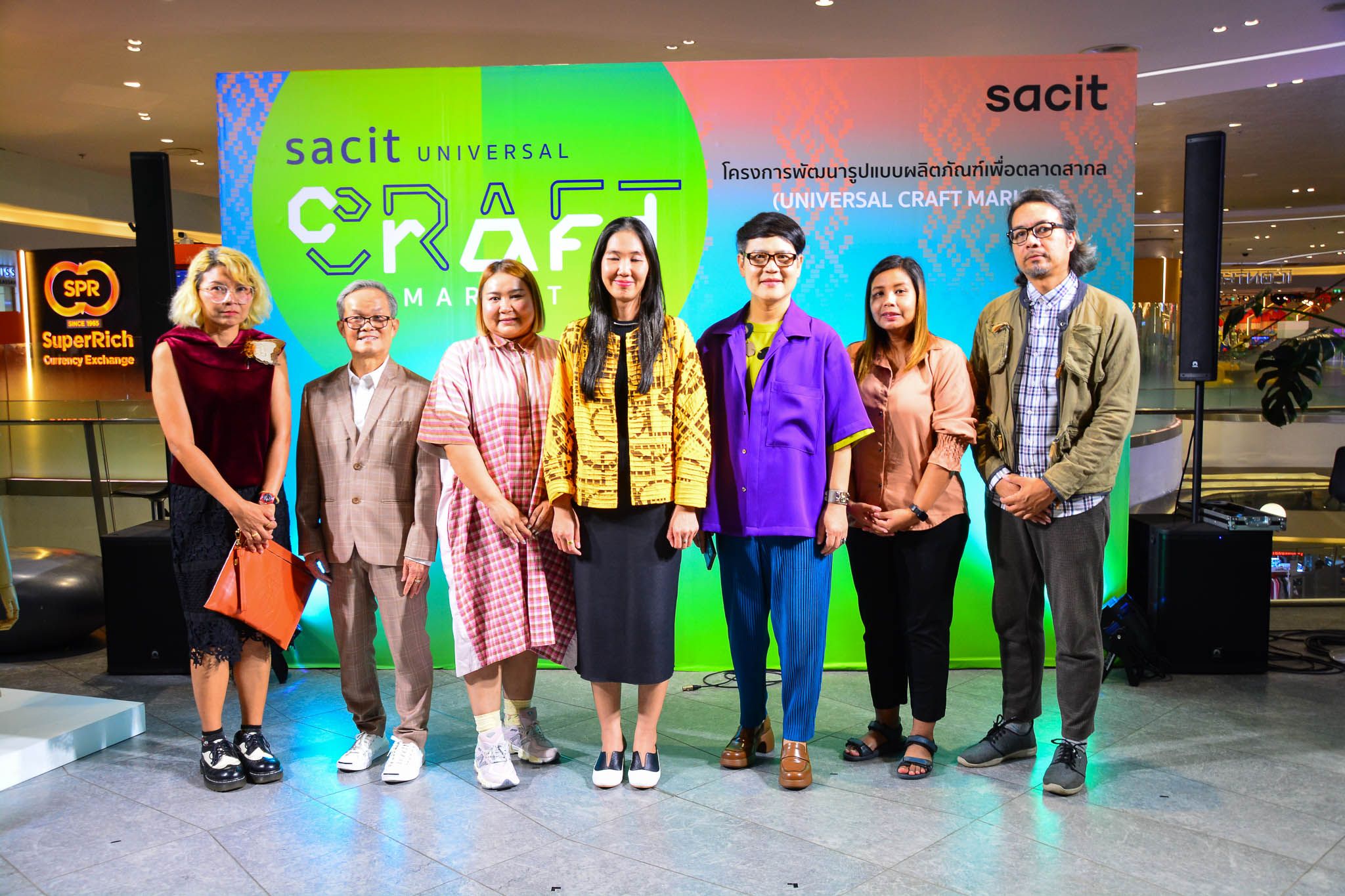 สศท. จับมือพันธมิตร SIAMPIWAT และ The Mall Group พัฒนางานคราฟต์ไทยสู่ตลาดสากล