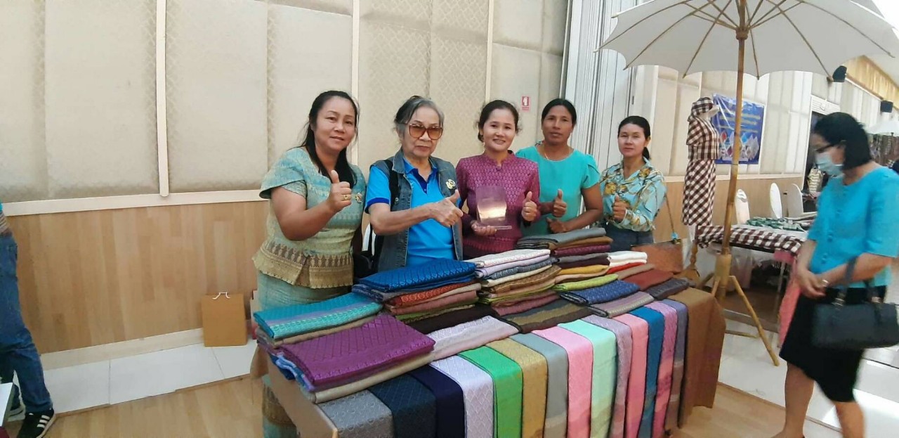 สืบสานภูมิปัญญาผ้าทอมือบ้านโนนงามเพชรเม็ดงามอีก 1 ของจังหวัดหนองบัวลำภู        