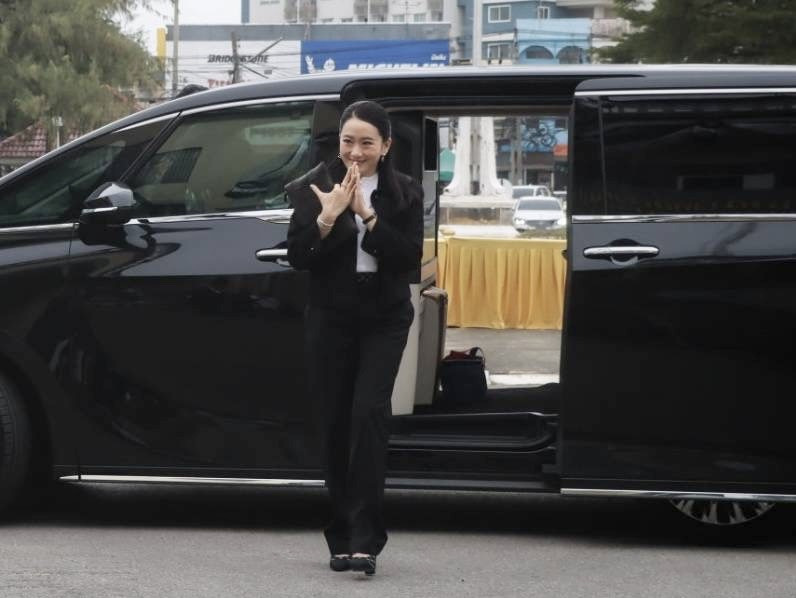 "อิ๊งค์" เผย "ทักษิณ" ยังมีปัญหาสุขภาพ ปัดหารือเรื่องประเทศเพื่อนบ้าน