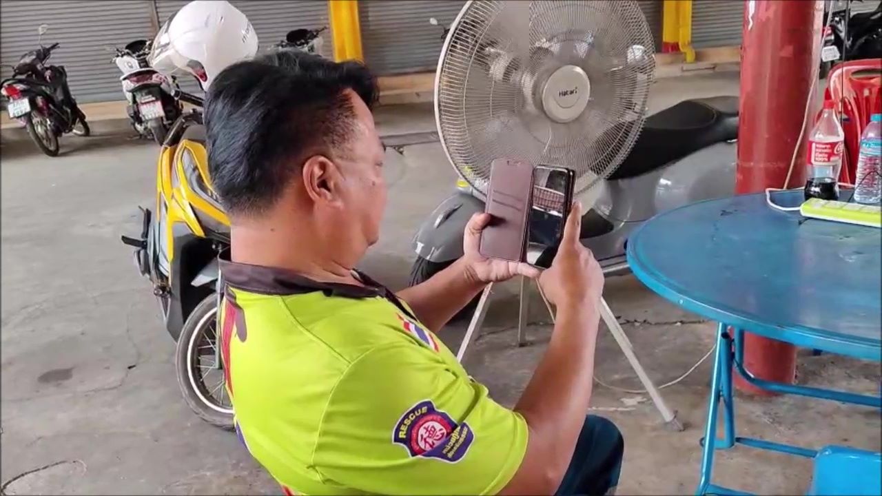 ฮือฮา!!รอยประหลาดเชื่อรอยพญานาคโผล่เลื้อยรอบรถเก๋งหนกู้ภัยคอหวยอย่าพลาดส่องทะเบียน