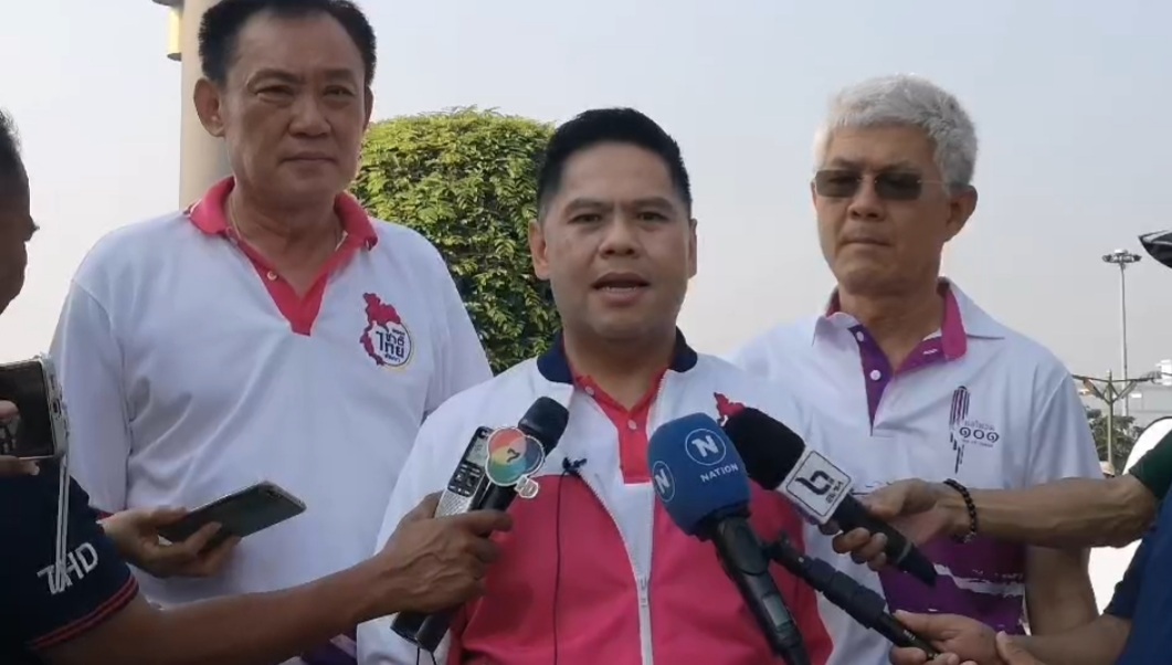 "วราวุธ" ควง "อนุรักษ์" บุกร้อยเอ็ด หาเสียงตลาดสดทุ่งเจริญ  คนเชียร์ให้เป็นนายกฯ ไม่สน "ดีลตั้งรัฐบาล" บอกใครไม่เลือกชทพ.พลาดของดี