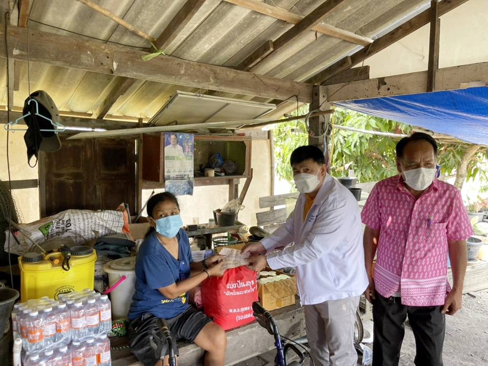 "รองแดง" ลุยพื้นที่ช่วยเหลือผู้ยากไร้-ผู้ป่วยติดเตียง-คนพิการ