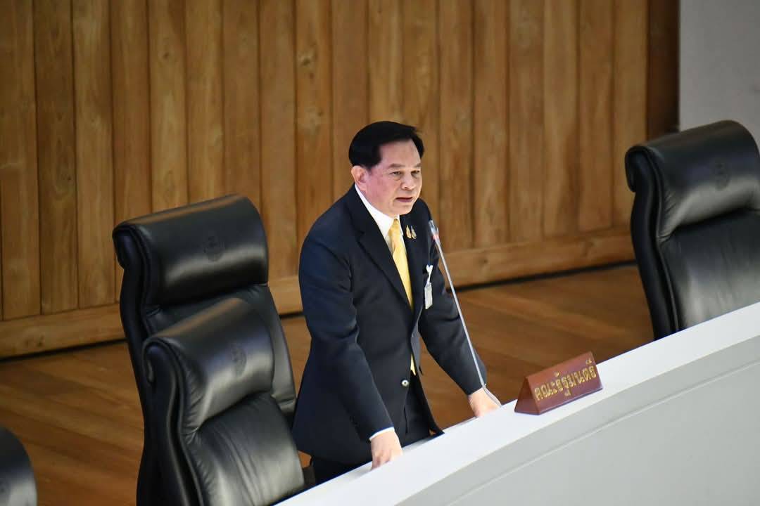 “พีระพันธุ์” ลั่นกลางห้องประชุมวุฒิฯ ไม่ใช่ “นายทุน” นอกรัฐบาลเอื้อกลุ่มทุนซื้อพลังงานหมุนเวียน  