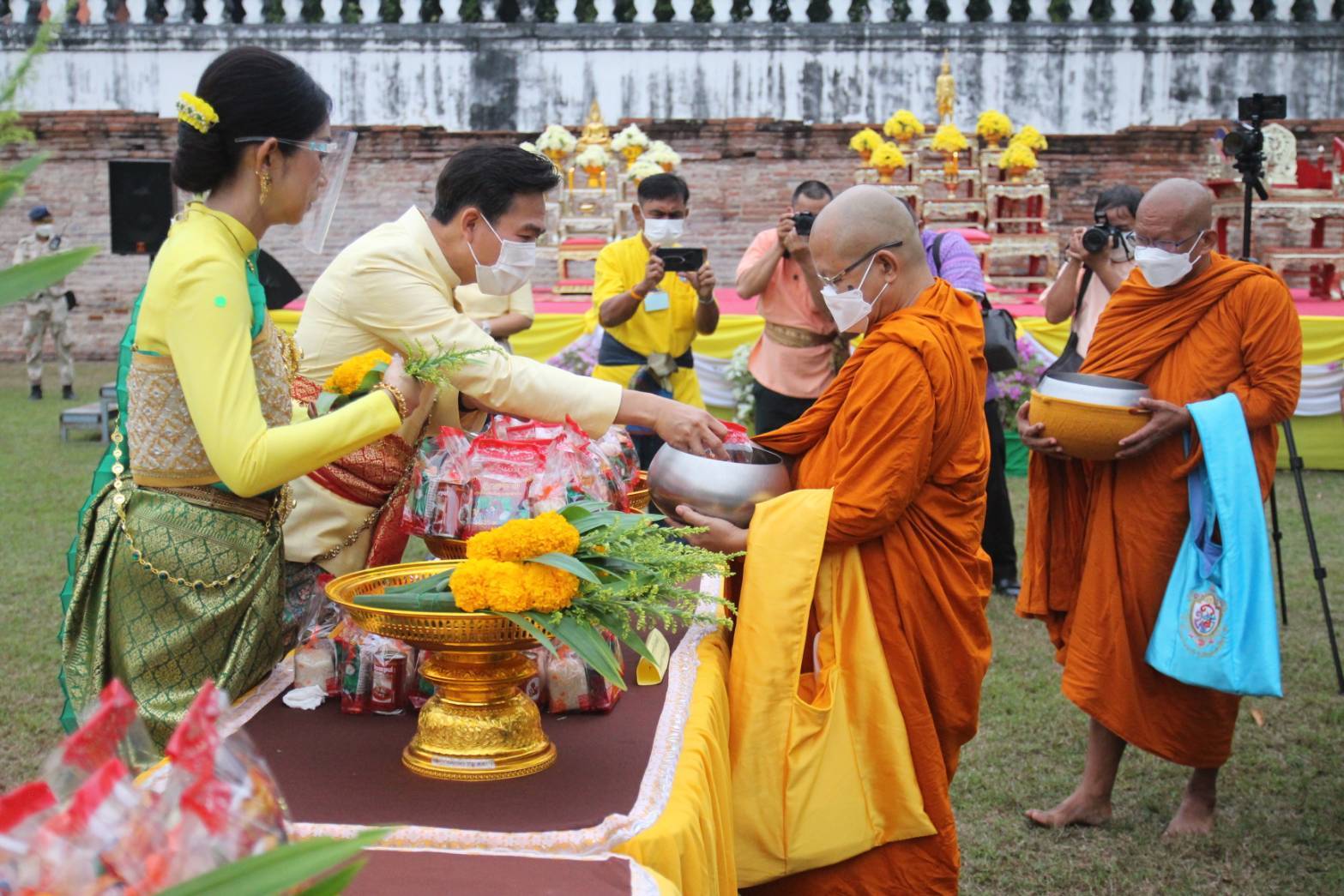 ชาวลพบุรีพร้อมใจแต่งชุดไทยเนื่องในวันคล้ายวันพระราชสมภพ  สมเด็จพระนารายณ์มหาราช-วันมาฆบูชา ประจำปี 2565 