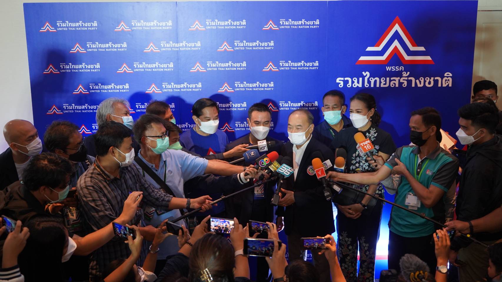 "พรเทพ -ปภัสรา" ร่วมแสดงความยินดี "พีระพันธุ์-เอกนัฎ" เปิดตัว "รวมไทยสร้างชาติ"  บอกพร้อมร่วมงาน ถ้าเรียกใช้