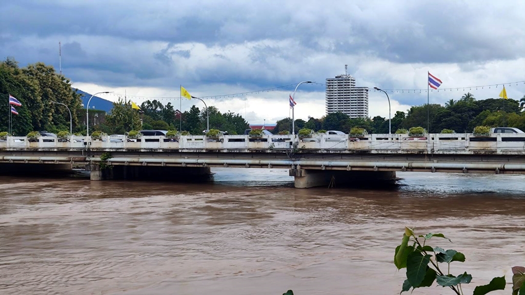 ชป.จับตาเฝ้าระวัง! น้ำปิงล้นตลิ่ง หลังมีฝนตกหนักอีกระลอก