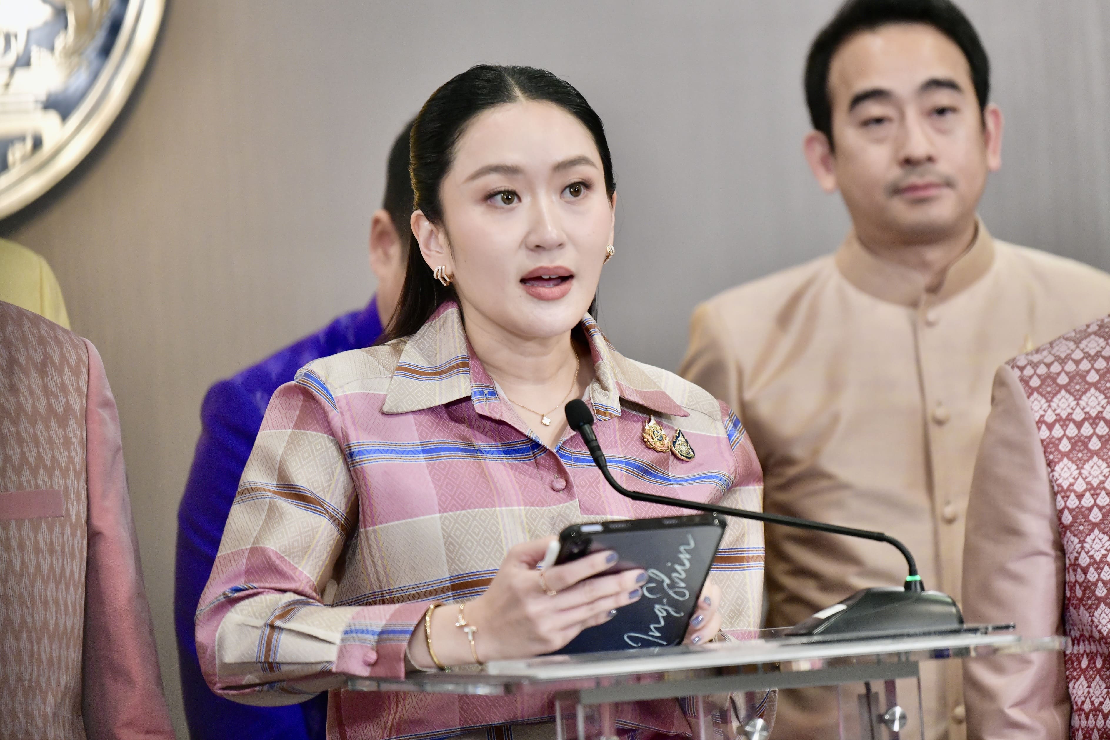 "นายกฯอิ๊งค์" เผย "โผครม." ลงตัวแล้ว ส่งชื่อตรวจสอบคุณสมบัติ ยันไม่ควบ "กห." โต้ข่าว "รทสช." กดดันให้ลาออก 