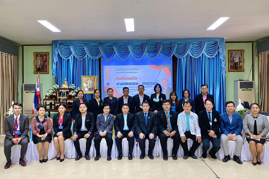 ติดตามโรงเรียนมัธยมดีสี่มุมเมือง 