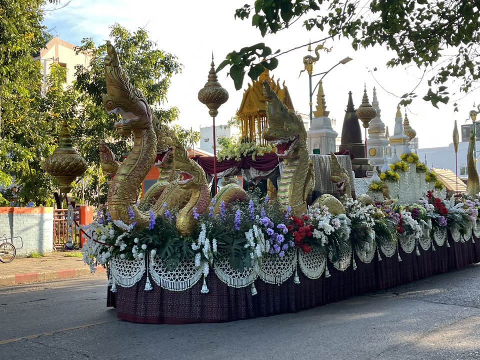 "พิ้งกี้ สาวิกา" ร่วมรำบูชาพญานาคกลางลานริมโขง เปิดงาน "บั้งไฟพญานาคโลก หนองคาย 2568" สุดยิ่งใหญ่!