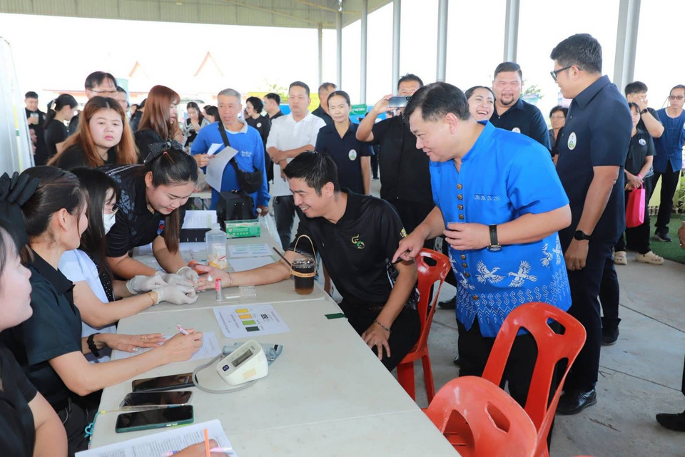 อ่างทองเปิดคลินิกเกษตรเคลื่อนที่ บริการครบวงจรช่วยเกษตรกรถึงพื้นที่
