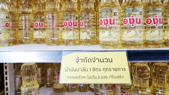 แห่ตุนน้ำมันปาล์ม หวังขายแพงฟันกำไร จนห้างจำกัดการซื้อเกิน 3 ขวด 