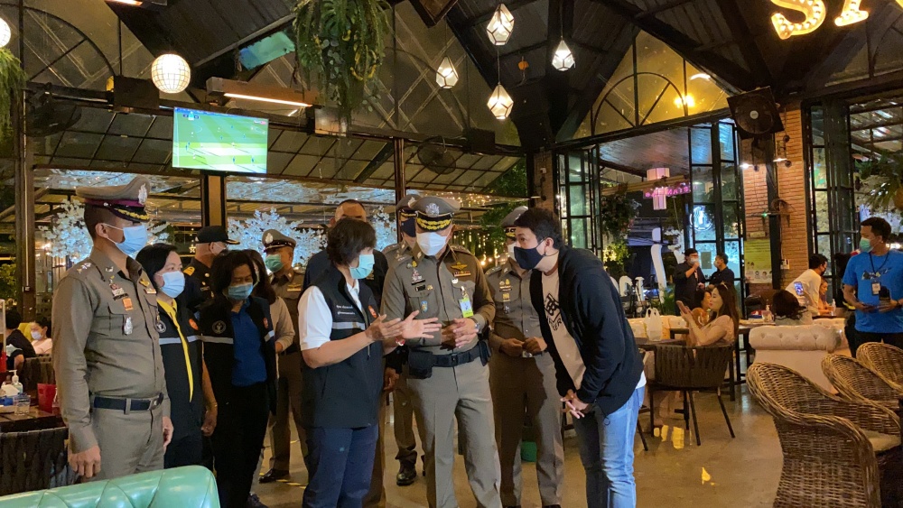ผบช.น. ตรวจร้านอาหาร เลียบทางด่วนรามอินทรา ตามมาตรการควบคุมโรคระบาดไวรัสโควิด-19