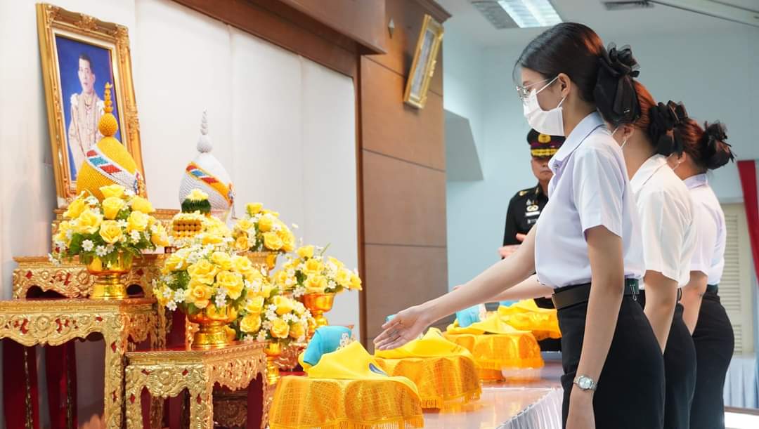 กองทัพภาคที่ 2 จัดพิธีรับมอบสิ่งของพระราชทานแก่จิตอาสานักศึกษาพยาบาลบรมราชชนนี