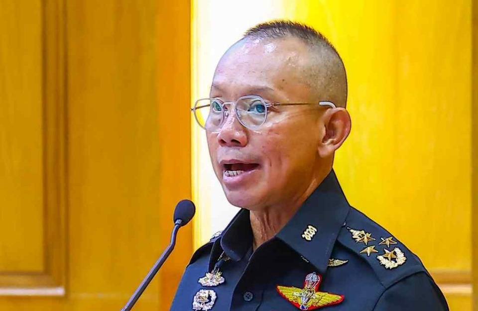 “ผบ.ทหารสูงสุด” สั่ง 3 เหล่าทัพใช้แผน “จักรพงษ์ภูวนารถฯ” คุมเข้มชายแดน ปิดด่าน–สร้างรั้ว–พร้อมใช้กฎอัยการศึก