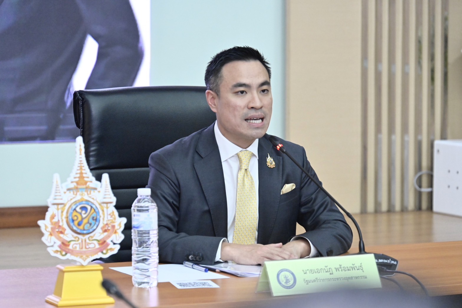 “เอกนัฏ” ขับเคลื่อนอุตสาหกรรมใหม่เต็มสูบ หลังบอร์ด สมอ.ไฟเขียวแผนปี 68 ครั้งแรก 512 มาตรฐาน  