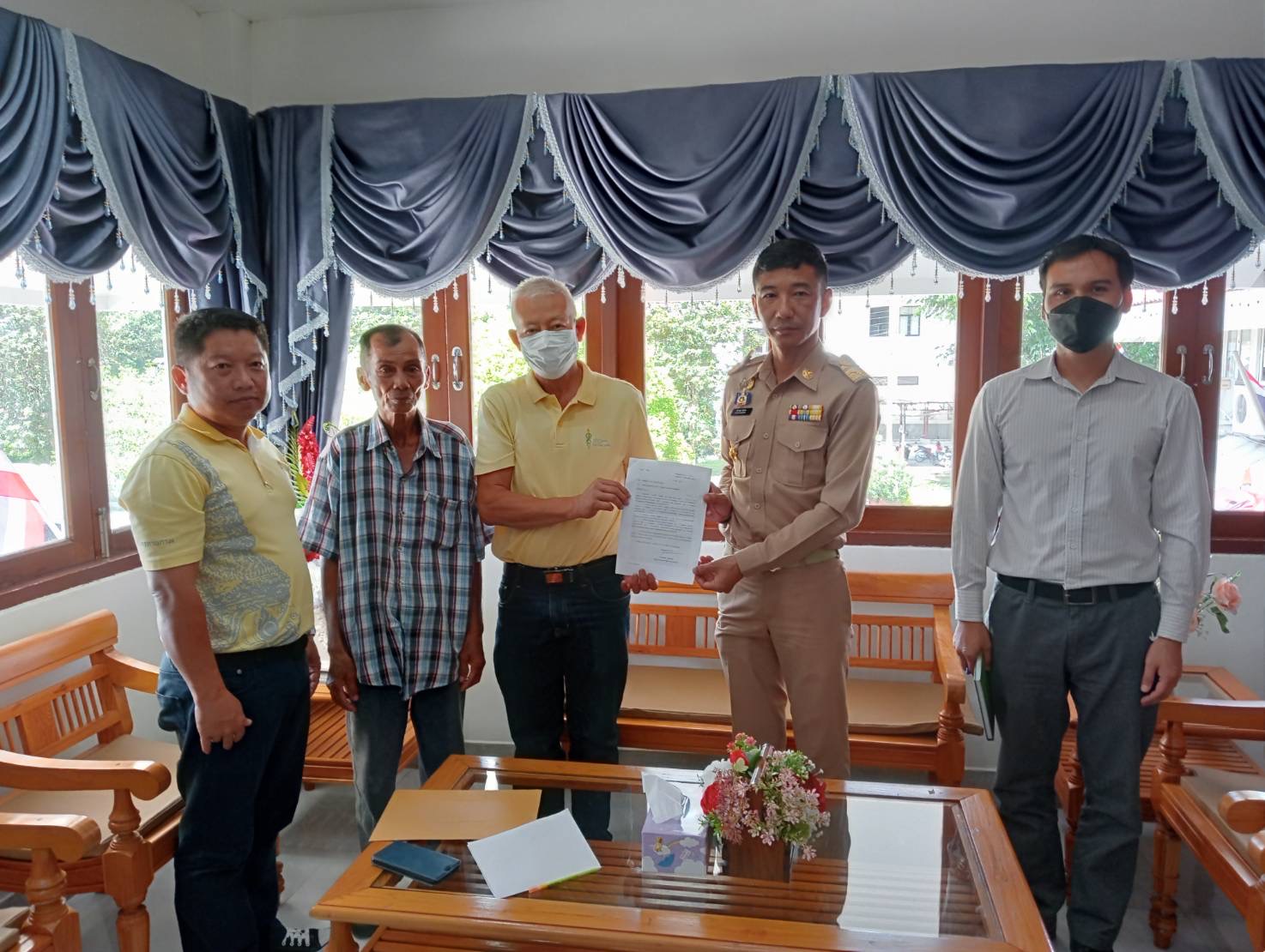 ศูนย์ดำรงธรรม อ.แม่สะเรียง ตรวจสอบตั้งโรงงานผลิตแอสฟัลท์ติกคอนกรีต หลังชาวบ้านหวั่นผลกระทบ