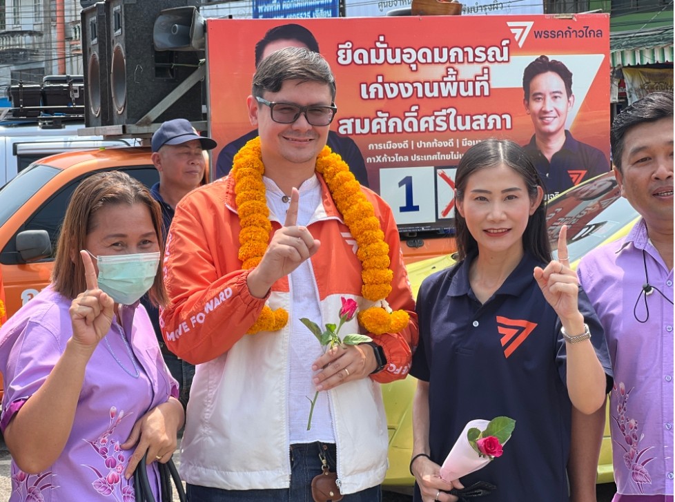"รังสิมันต์ โรม" และ"เบญจา​ แสงจันทร์" หาเสียงที่ตราด 4เวทีประกาศนโยบายพร้อมดัน”พิธา”เป็นนายกรัฐมนตรีหลังโพลขึ้นนำ
