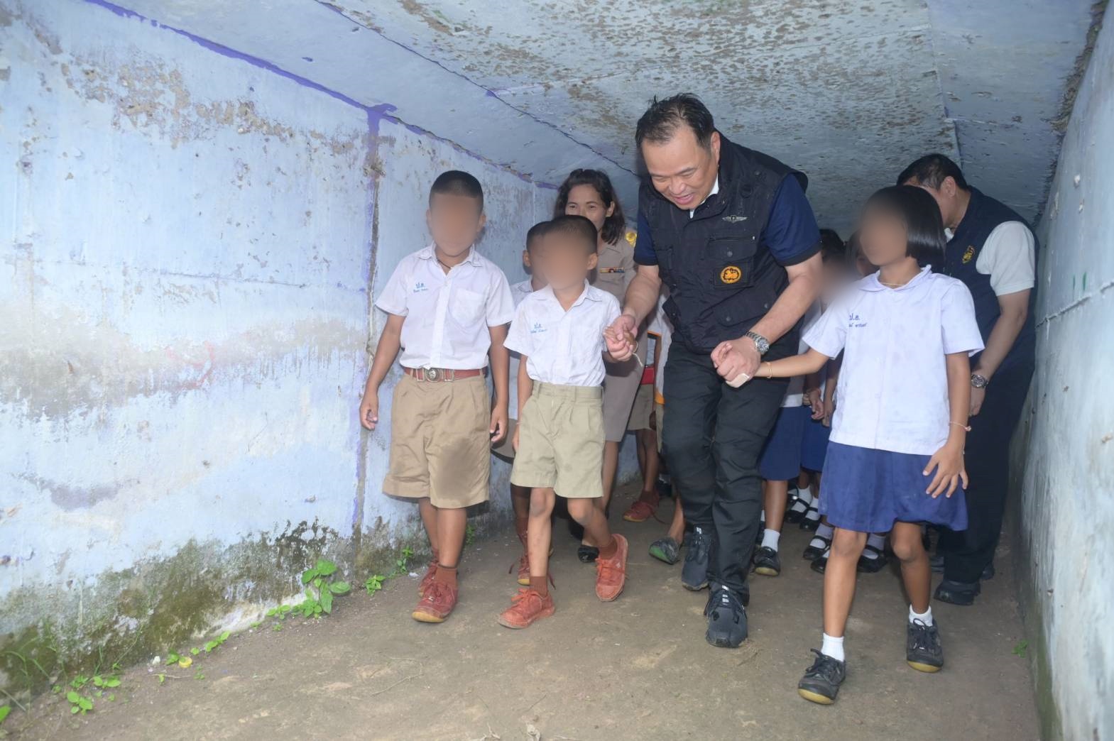 “อนุทิน” ลงพื้นที่ "อุบลฯ" ตรวจความพร้อมรับมือ และแสดงความห่วงใยประชาชน หลังเกิดข้อพิพาทชายแดนไทย-กัมพูชา