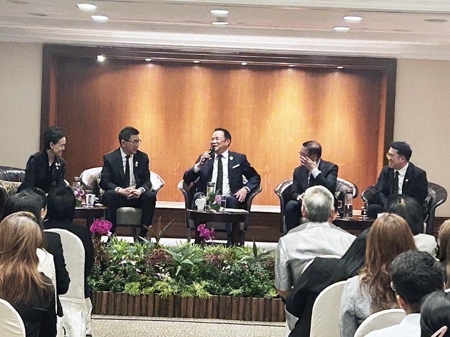"อนุทิน-เอกนิติ" ร่วมงาน "SET Government Roadshow 2025" ที่สิงคโปร์ สร้างความเชื่อมั่นนลท.ต่างชาติ ชู 5 เสาหลักขับเคลื่อนศก.เติบโต
