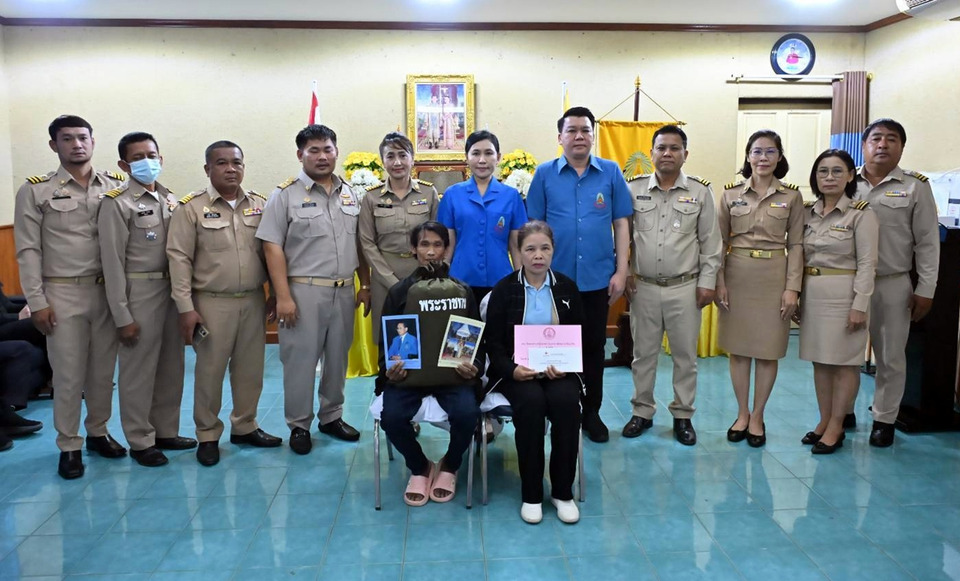 มูลนิธิราชประชานุเคราะห์ฯ นครปฐม มอบสิ่งของพระราชทานและเงินสงเคราะห์ช่วยผู้ประสบอัคคีภัย