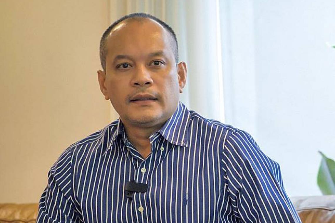 'ณัฐวุฒิ' ได้รับอนุญาตจากเรือนจำพิเศษกรุงเทพฯ ออกมาร่วมพิธีฌาปนกิจคุณพ่อ 'สำเนา ใสยเกื้อ'