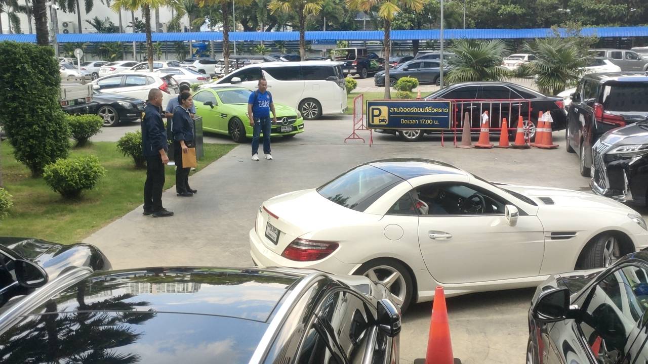 ตำรวจ CIB ตามยึดรถคดี "ดิไอคอน กรุ๊ป"ได้เพิ่มอีก 4 คัน