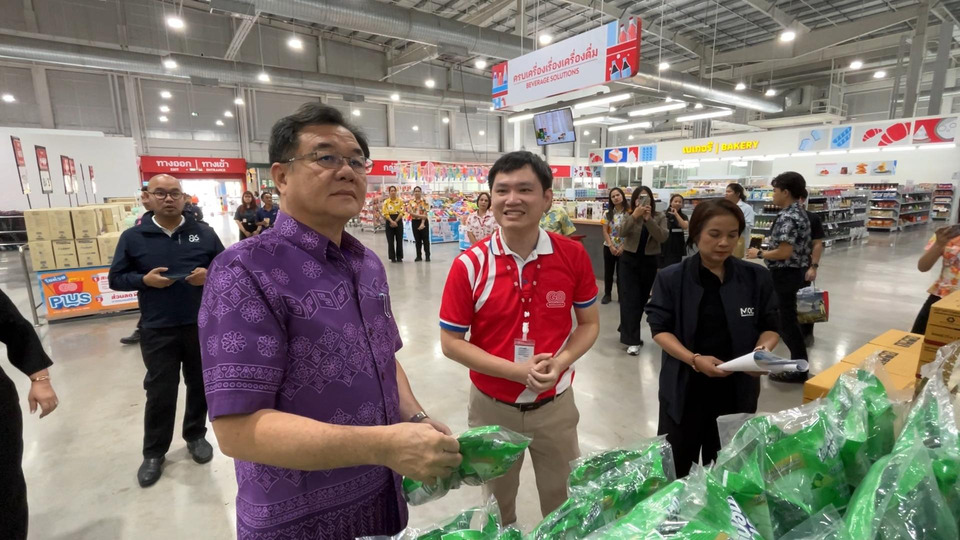 ขอนแก่นจัดใหญ่! ตลาดนัด "ไทยช่วยไทย" ลดราคาสินค้าถึง 50% ช่วยลดภาระค่าครองชีพ 2 เดือนเต็ม