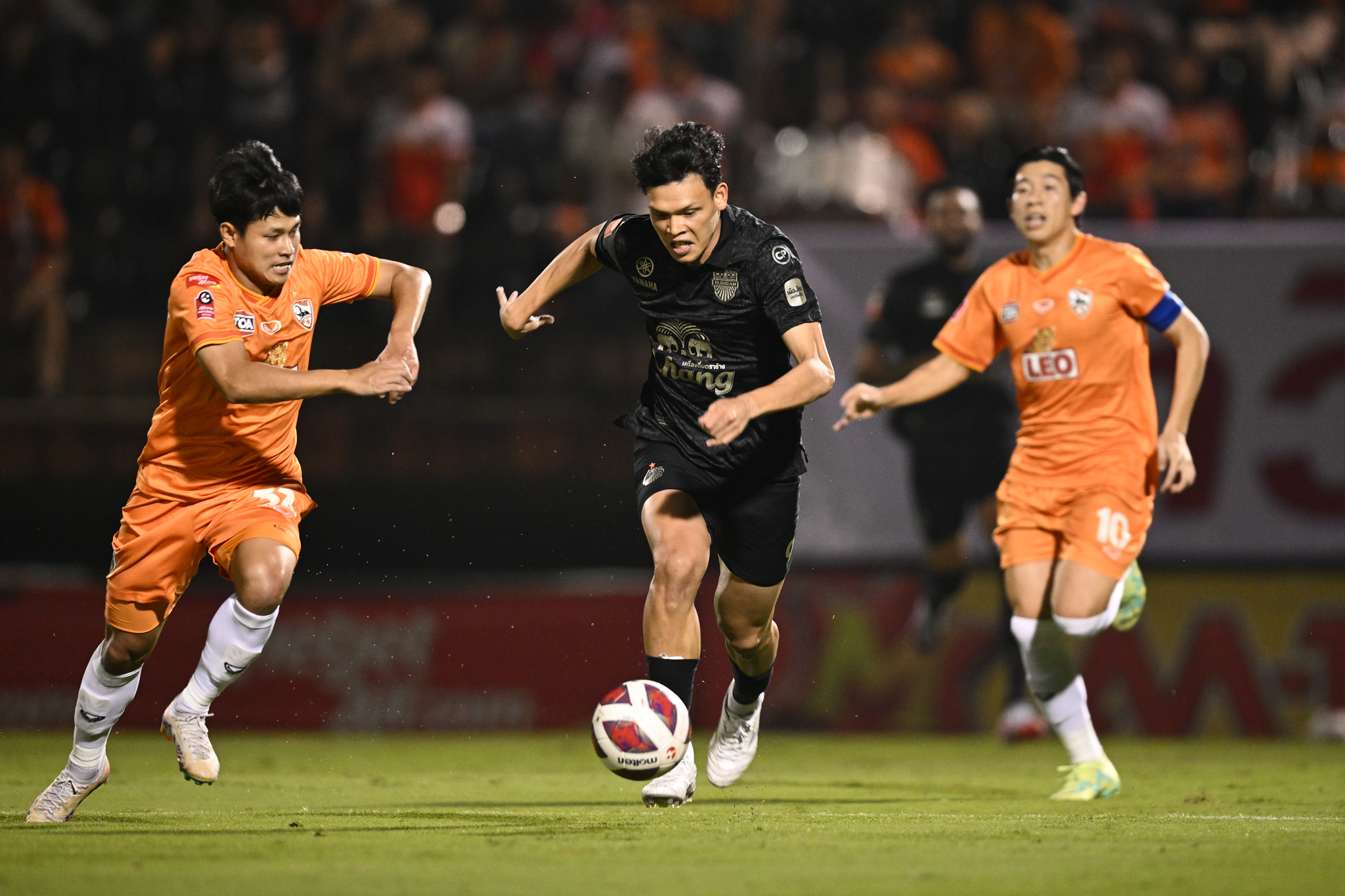 ปิดจ๊อบไทยลีก! "ปราสาทสายฟ้า" บุกเชือด "กว่างโซ้ง" 2-1 เถลิงบัลลังก์แชมป์สมัยที่ 8