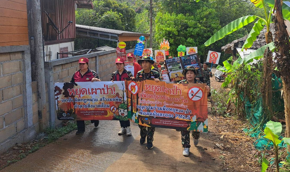 ทหาร–ชุมชนแม่ฮ่องสอน เดินเคาะบ้าน รณรงค์แก้ไฟป่า ลดฝุ่น PM2.5