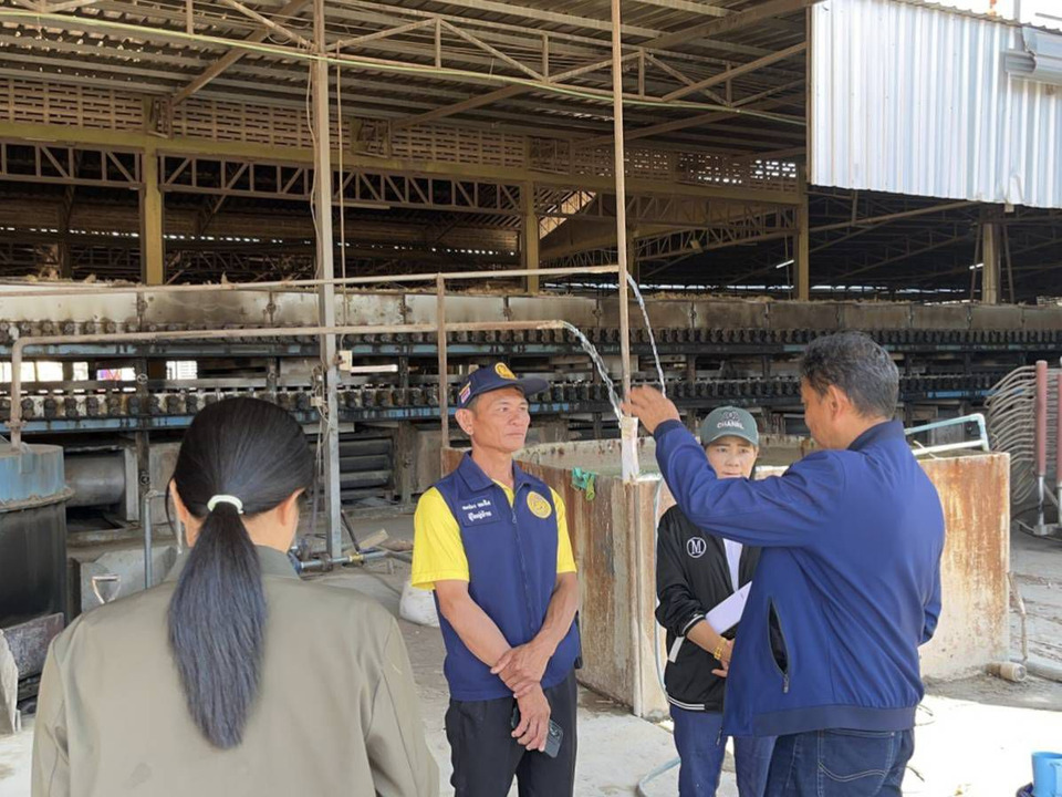 ผู้ว่าฯศรีสะเกษ สั่งลุยตรวจโรงงานไม้ สกัดควัน-ขี้เถ้า รบกวนชุมชน เร่งแก้ปัญหาให้ชาวบ้าน 