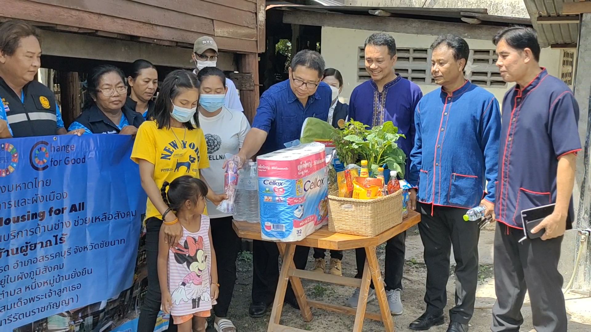 ศจพ.อำเภอสรรคบุรี ร่วมกับภาคีเครือข่าย มอบบ้านและสิ่งของอุปโภคบริโภค แก่ผู้ตกเกณฑ์ GPMAP