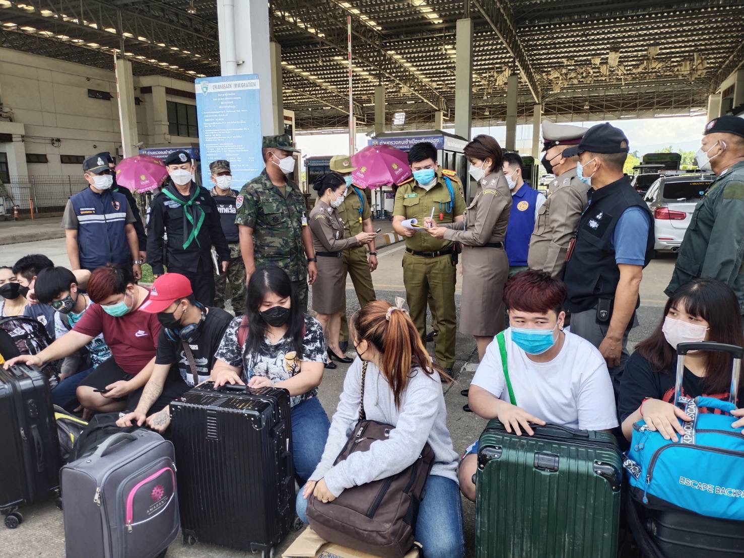 ส่งมอบคนไทยอีก 19 คนหลังขอความช่วยเหลือถูกหลอกไปทำงานคิงส์โรมัน