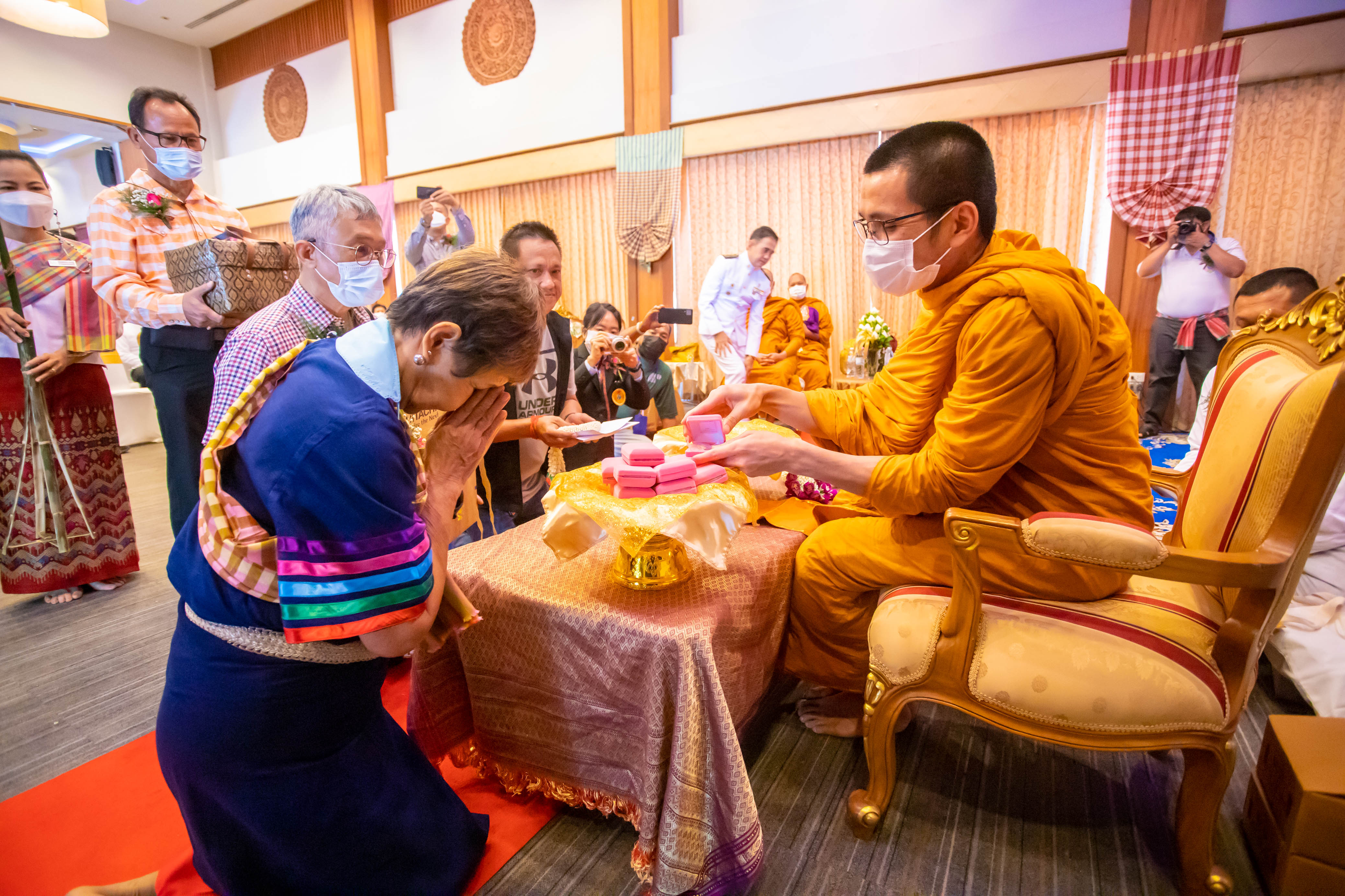 คณะลูกศิษย์จัดพิธีอัญเชิญอัฐิและบำเพ็ญกุศลทักษิณานุปทานอุทิศถวาย"หลวงพ่อวิริยังค์ สิรินฺธโร"