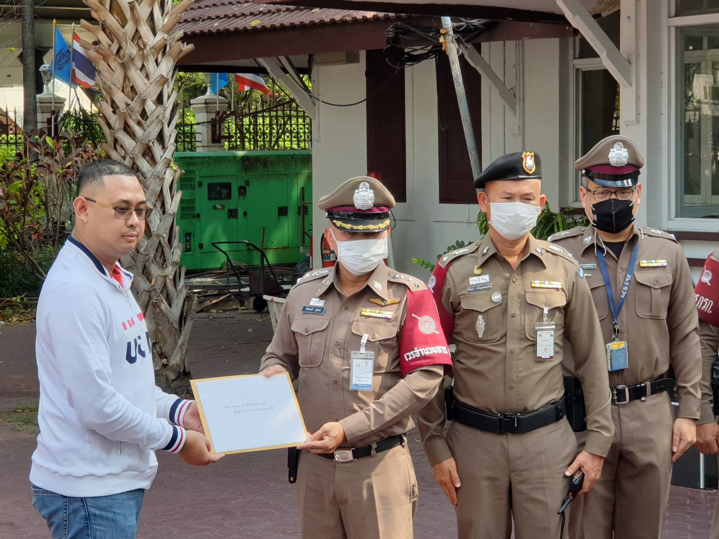 "นอท กองสลากพลัส" ส่งทนายความยื่นหนังสือขอความเป็นธรรมกับ ผบ.ตร. กรณี พงส.ทั่วประเทศออกหมายเรียกไม่ชอบด้วย กม. 