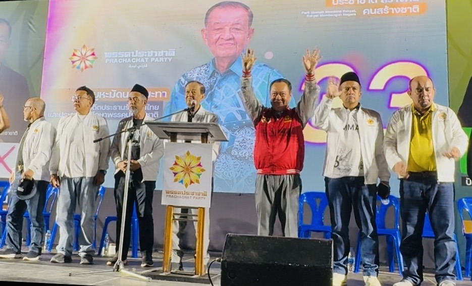"อ.วันนอร์ - พ.ต.อ.ทวี" เปิดเวทีปัตตานีโค้งสุดท้าย ลั่นส่ง "เรือแห่งความหวัง" นำประชาชาติเป็นรัฐบาล- เตือน ขรก. วางตัวเป็นกลาง