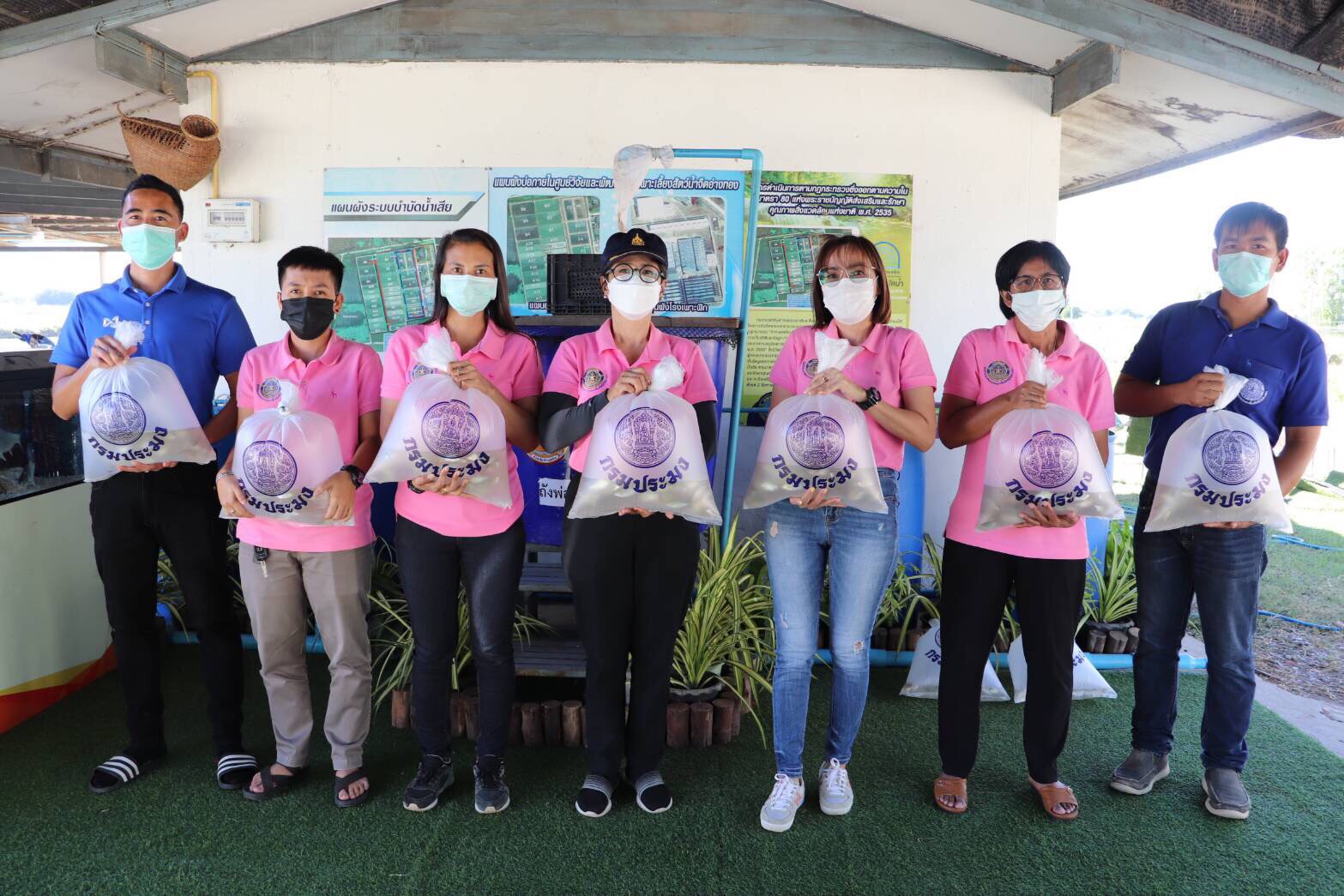 ศูนย์วิจัยและพัฒนาการเพาะเลี้ยงสัตว์น้ำจืดอ่างทอง เปิดให้เข้าชมฟรีนิทรรศการ แจกพันธุ์ปลาไทย ส่งความสุขปีใหม่ 65