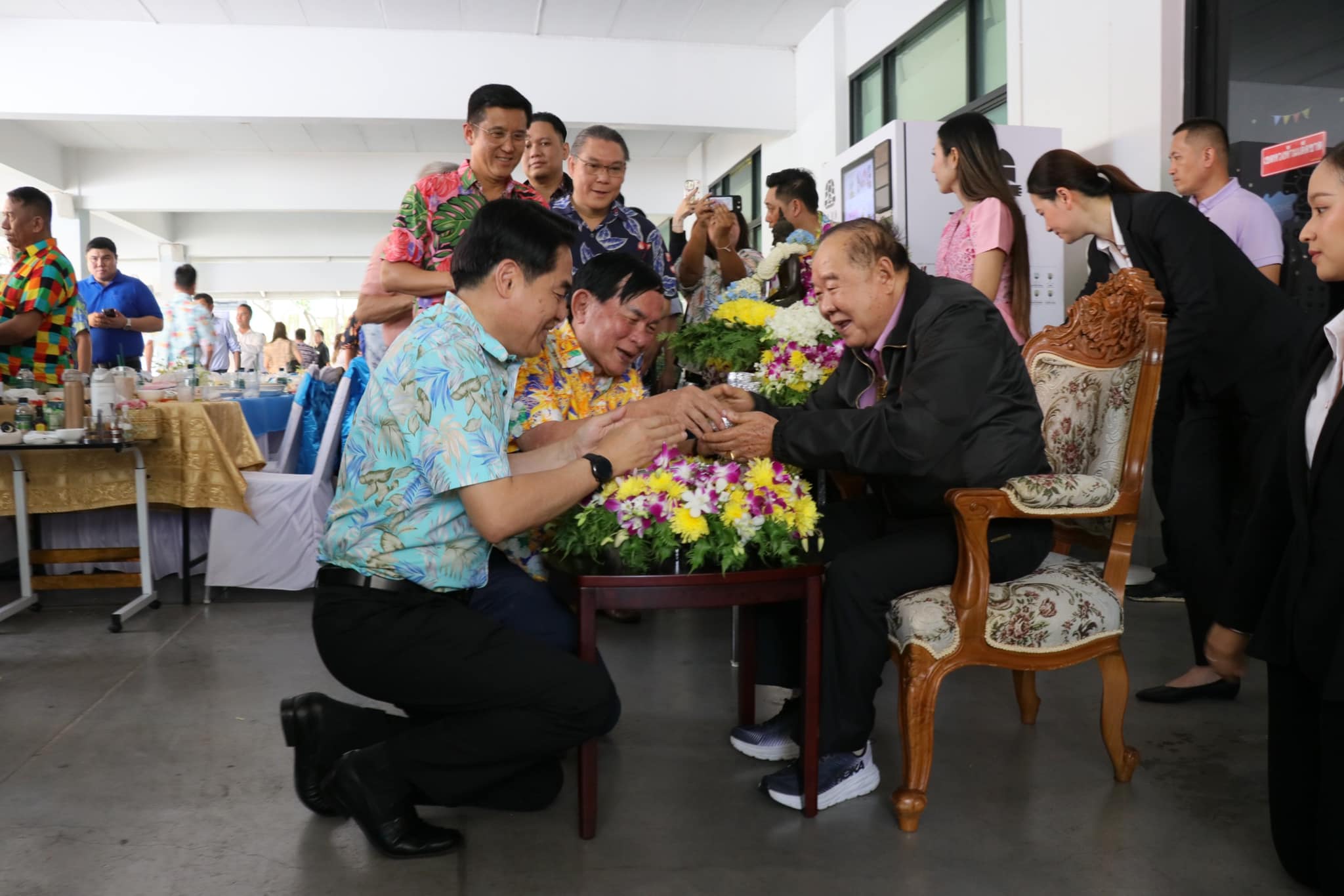 "บิ๊กป้อม" อวยพรสงกรานต์ ขอคนไทยร่วมกันทำความดี เดินทางกลับบ้านปลอดภัย มีแต่ความสุข สมหวัง
