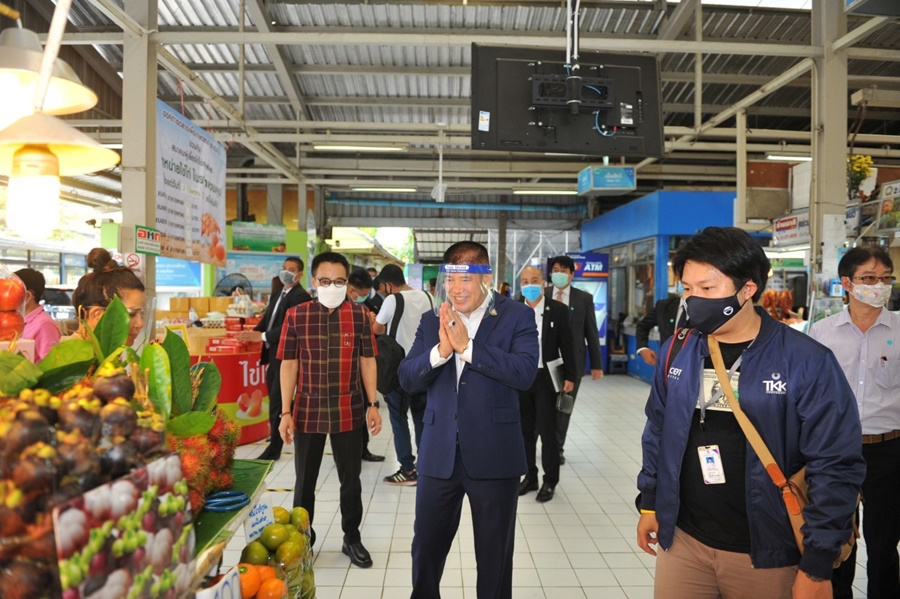 "ธรรมนัส" หนุนสร้างรายได้เกษตรกร ผ่านโครงการ "ตลาด อ.ต.ก.ร่วมใจ ส่งเสริมบริโภคผลไม้ไทย ต้านภัยโควิค -19” 