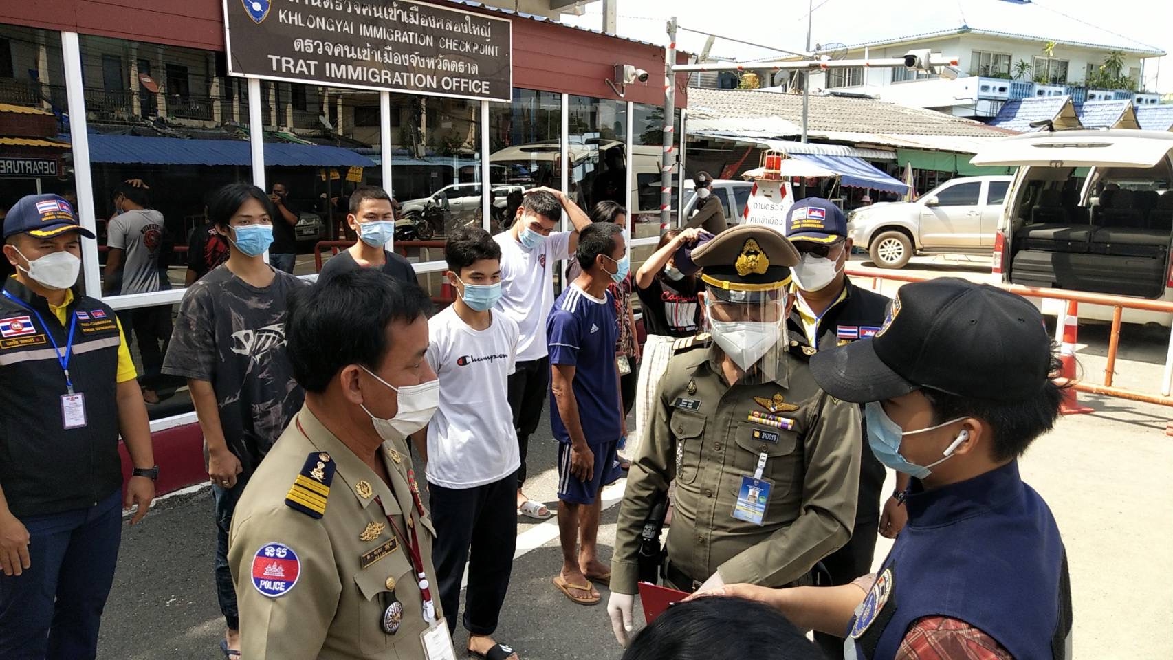 รับตัวเยาวชนไทยอีก 5 คนเดินทางกลับบ้าน  หลังถูกหลอกไปทำงานในกาสิโนกัมพูชา 