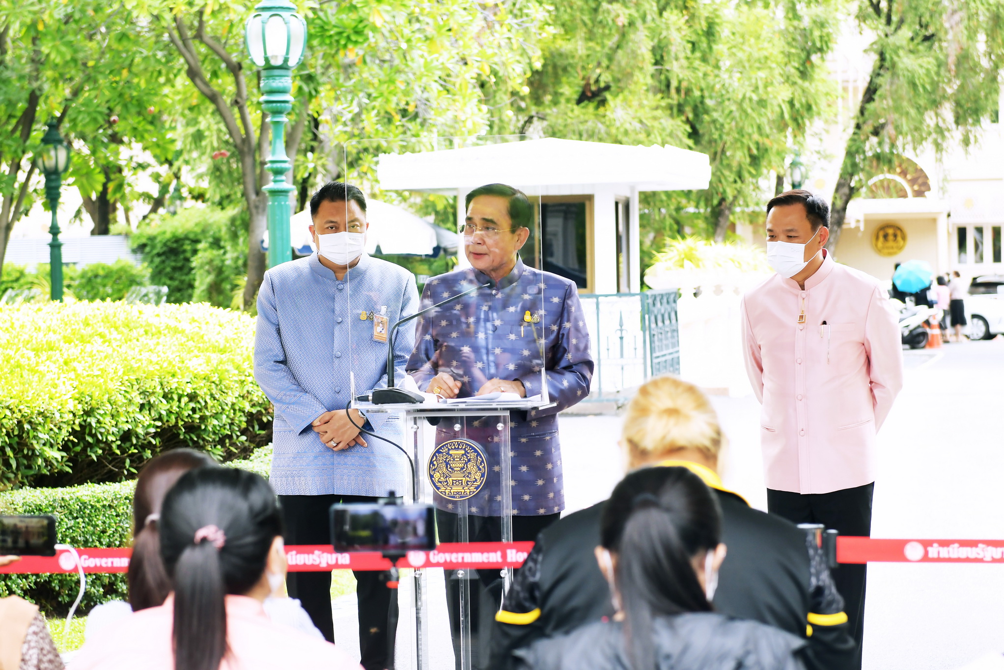 “บิ๊กตู่” ปิดห้องคุยหัวหน้า-แกนนำพรรค-ประธาน กมธ.กฎหมายลูกหาทางดิวพรรคเล็กช่วยโหวต