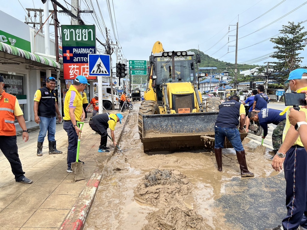 ผู้ว่าฯภูเก็ต ลงพื้นที่ Big Cleaning พื้นที่กมลา จี้ท้องถิ่นเยียวยาผู้ได้รับผลกระทบ